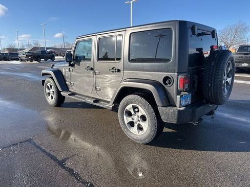 Used 2016 Jeep Wrangler Unlimited Sahara image 3
