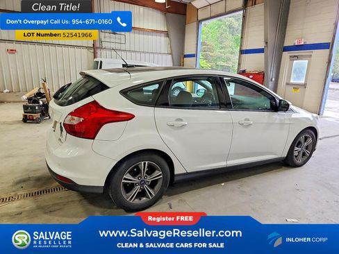 Used 2014 Ford Focus SE w/ SE Sport Package FWD image 4
