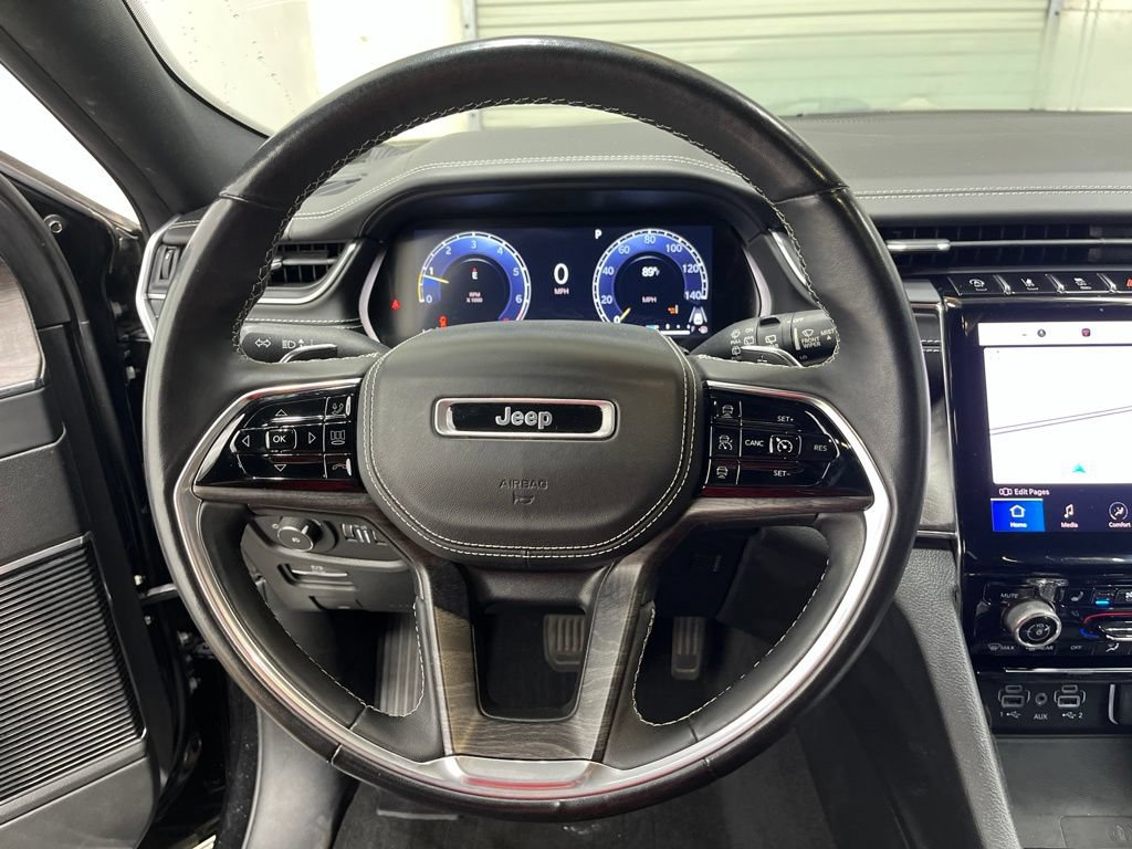 Used 2022 Jeep Grand Cherokee Overland w/ Luxury Tech Group IV AWD/4WD image 18