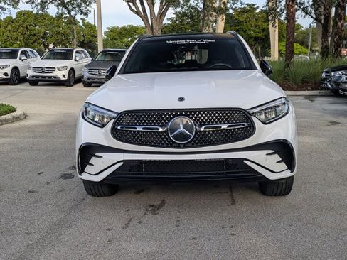 Used 2025 Mercedes-Benz GLC 300 4MATIC image 2