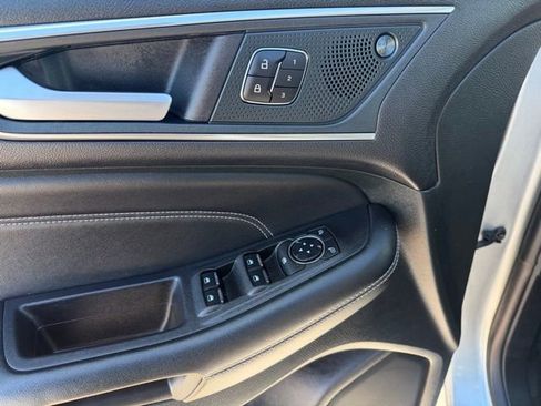 Used 2024 Ford Edge Titanium image 19