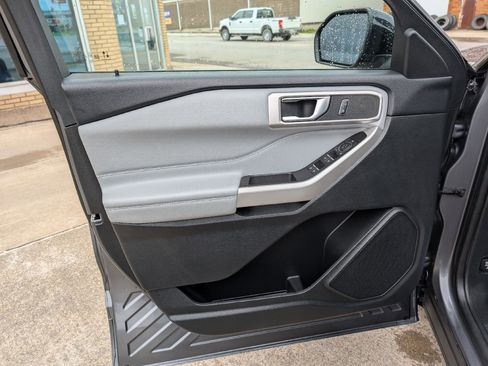 Used 2022 Ford Explorer XLT w/ Equipment Group 202A AWD/4WD image 10