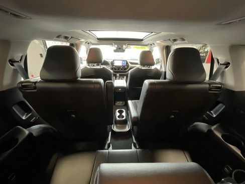 Certified 2022 Toyota Highlander Platinum image 25