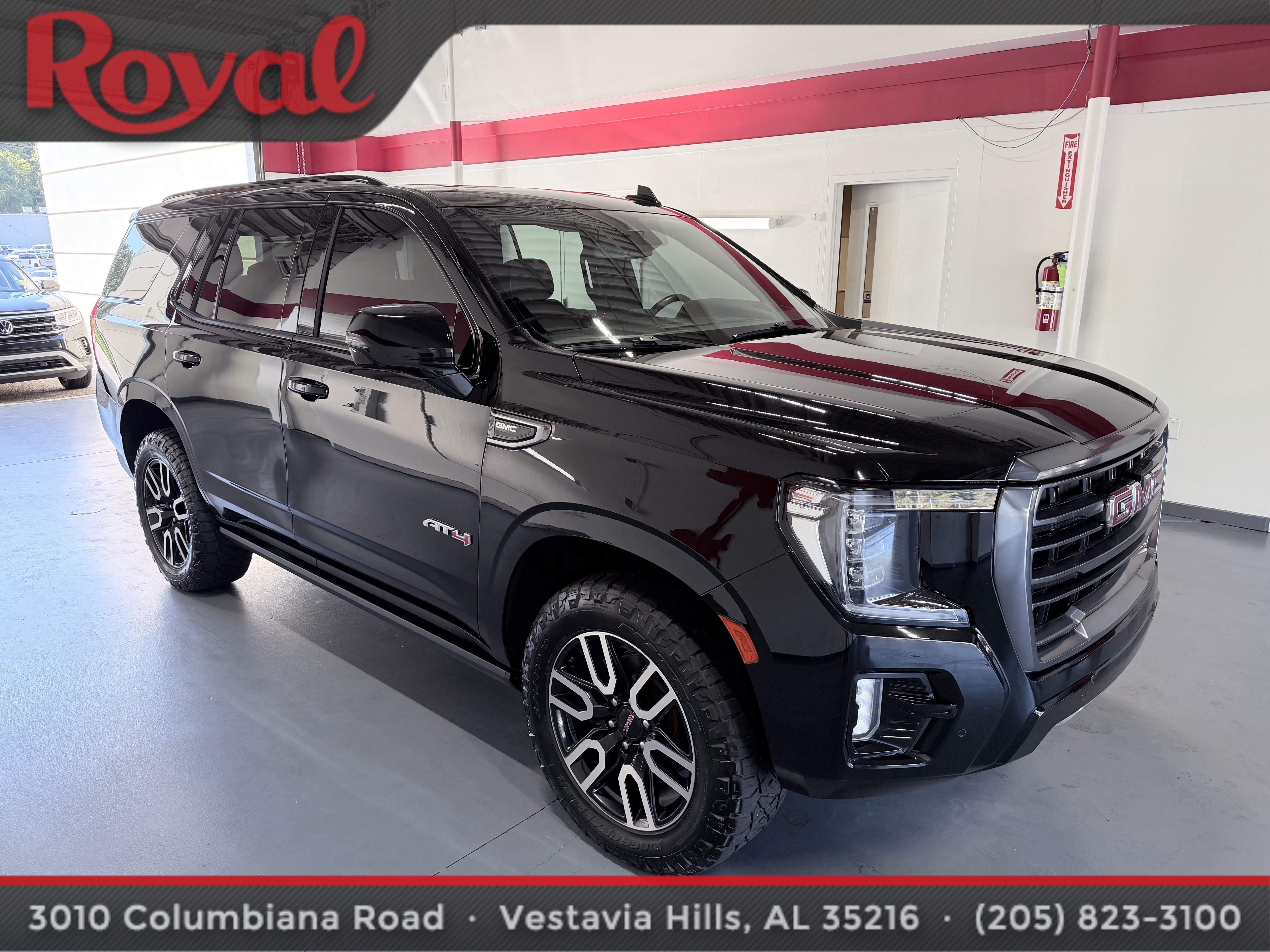 Used 2023 GMC Yukon AT4 w/ AT4 Premium Package AWD/4WD image 3