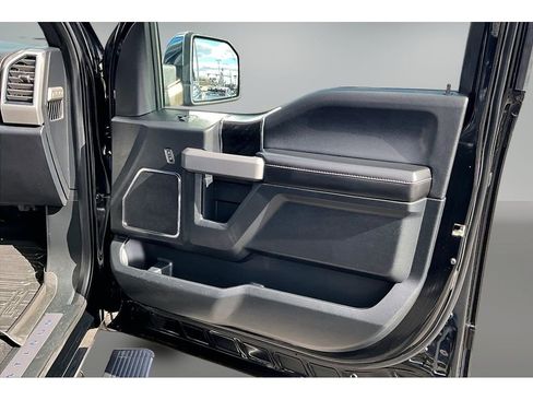 Used 2018 Ford F150 Platinum w/ Equipment Group 701A Luxury image 25