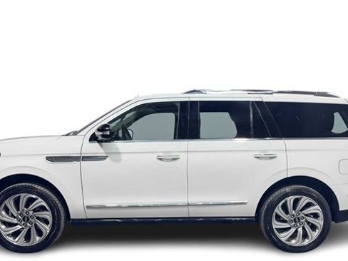 Used 2024 Lincoln Navigator Premiere image 1