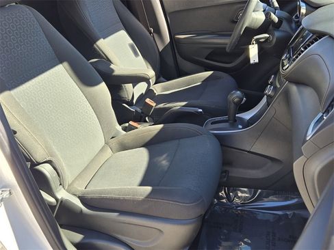 Used 2020 Chevrolet Trax LS image 20
