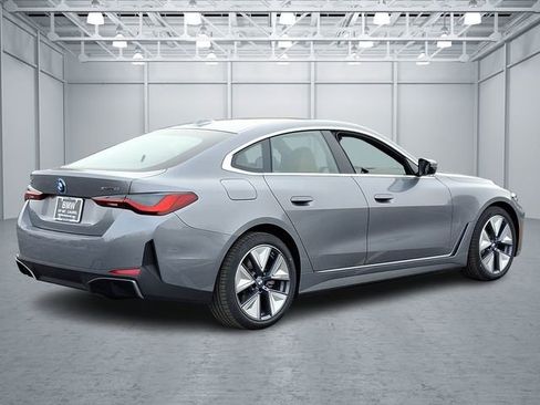 Used 2025 BMW i4 xDrive40i w/ Driving Assistance Package image 5