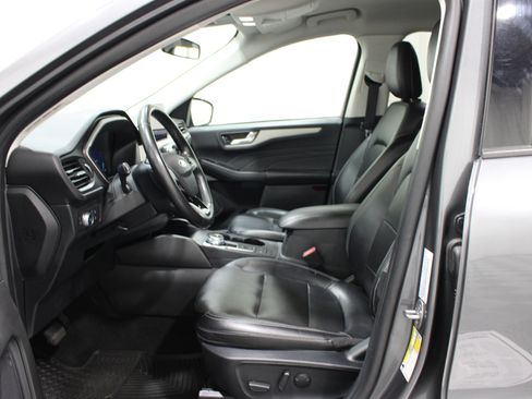 Used 2022 Ford Escape SEL w/ Technology Package FWD image 3