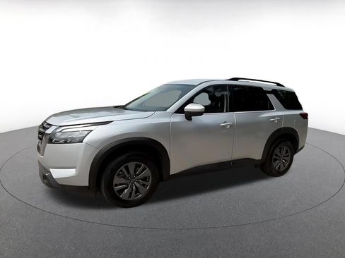 Used 2025 Nissan Pathfinder SV FWD image 8
