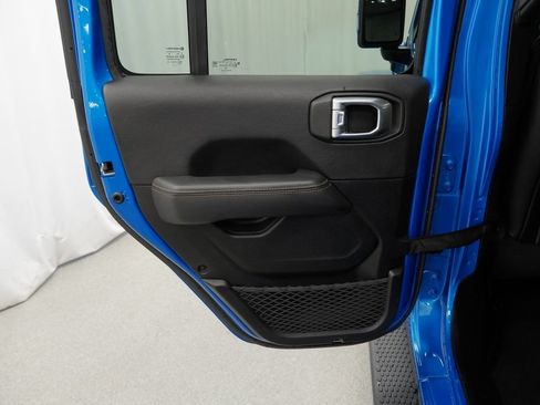 Used 2023 Jeep Wrangler Unlimited Sahara AWD/4WD image 44