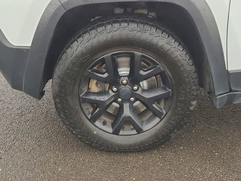 Used 2016 Jeep Cherokee Trailhawk w/ Comfort/Convenience Group image 16