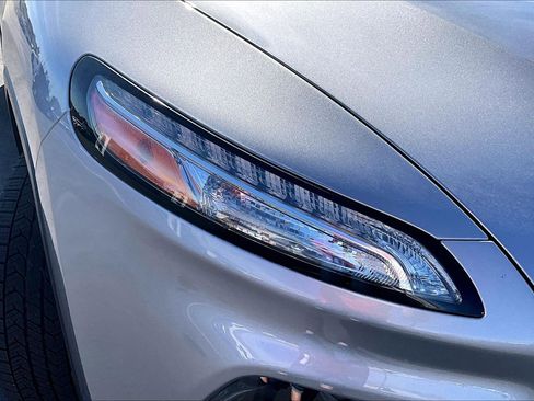 Used 2016 Jeep Cherokee Latitude image 27