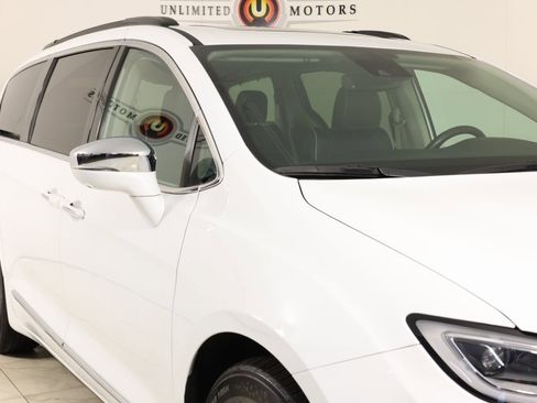 Used 2022 Chrysler Pacifica Limited image 38