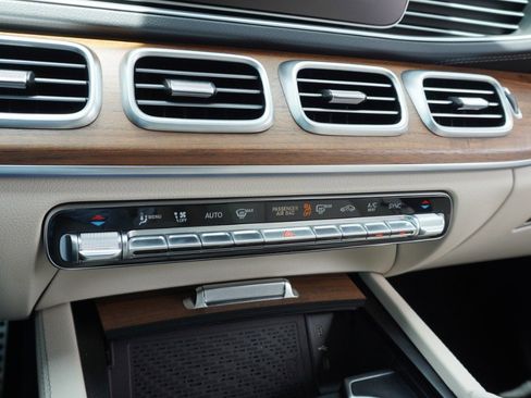 Used 2024 Mercedes-Benz GLS 450 4MATIC image 19