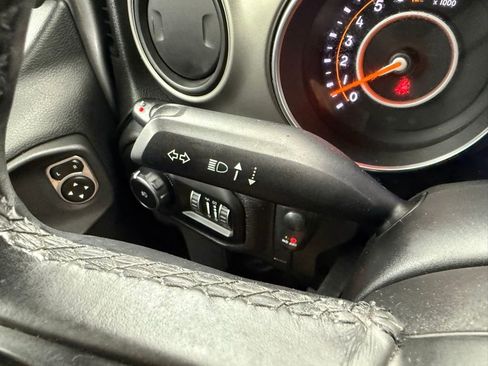 Used 2018 Jeep Wrangler Unlimited Sport S image 39