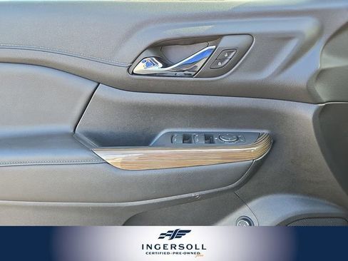 Used 2023 GMC Acadia SLE w/ Driver Convenience Package image 16