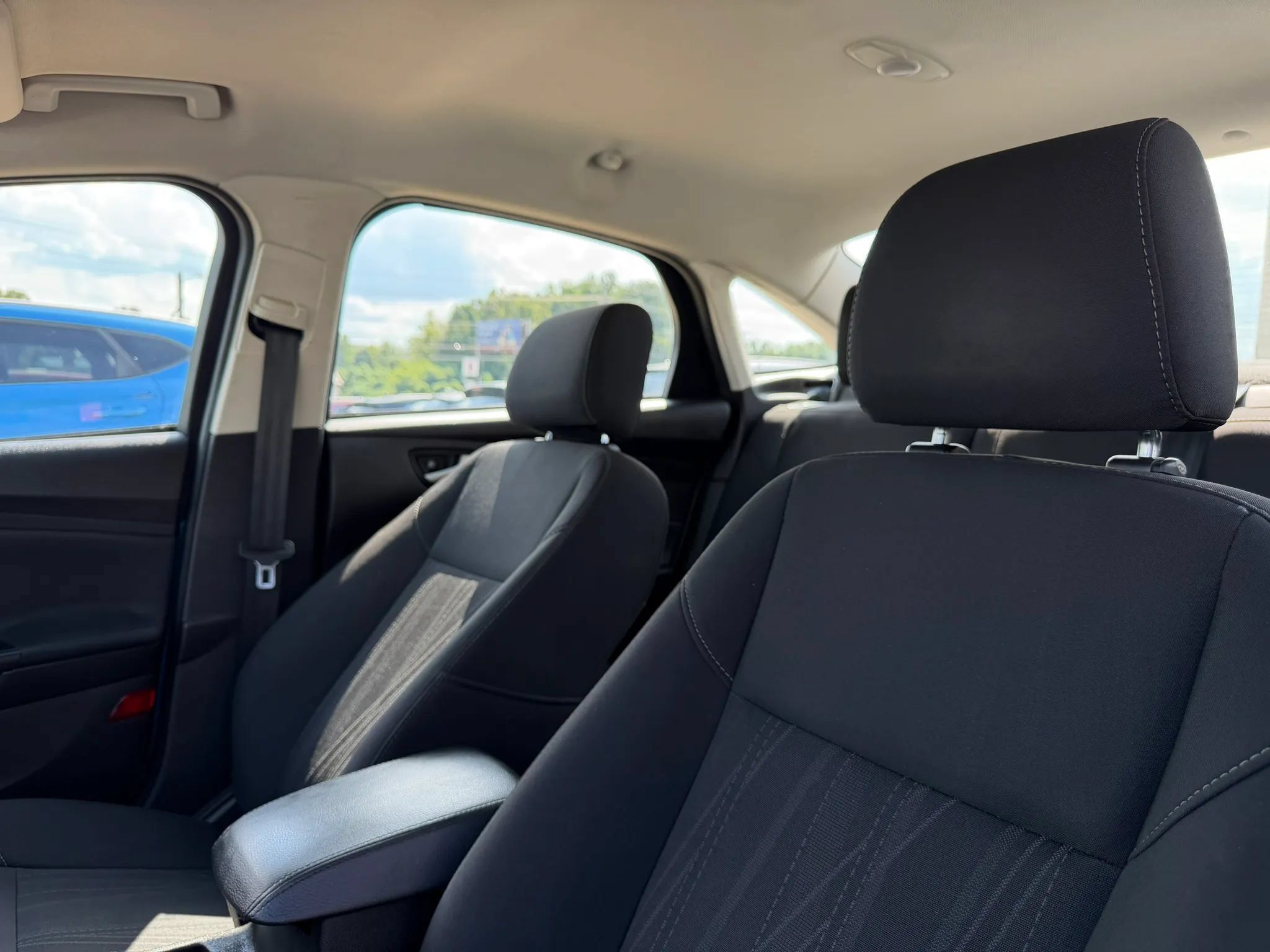 Used 2016 Ford Focus SE w/ SE Cold Weather Package FWD image 16