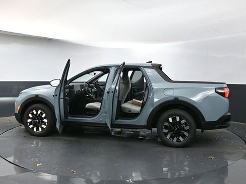 Used 2025 Hyundai Santa Cruz SE image 41