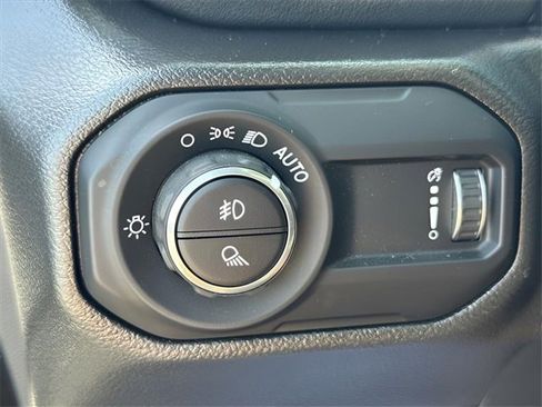 Used 2023 Jeep Gladiator Overland image 15