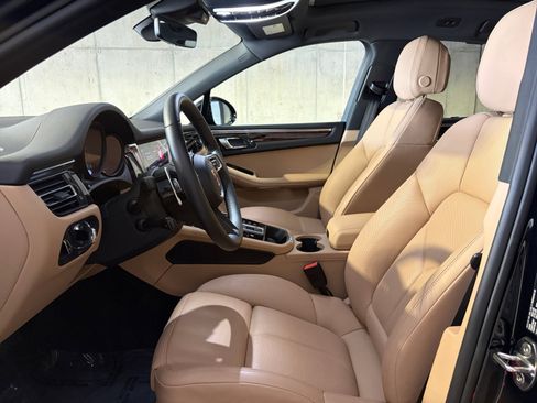 Certified 2026 Porsche Macan AWD/4WD image 4