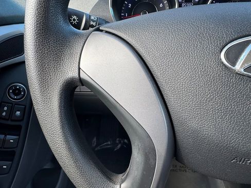 Used 2016 Hyundai Elantra SE FWD image 22