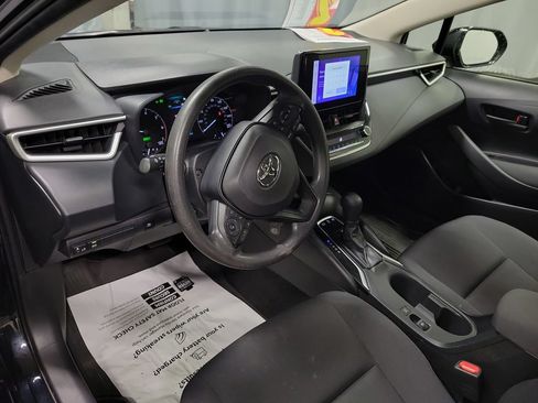Used 2025 Toyota Corolla LE FWD image 13