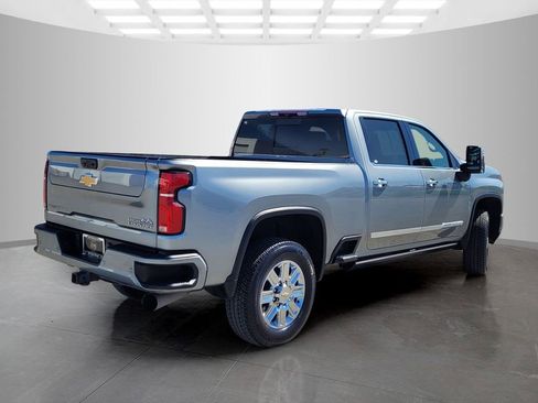 Used 2024 Chevrolet Silverado 3500 High Country w/ Z71 Off-Road Package AWD/4WD image 4