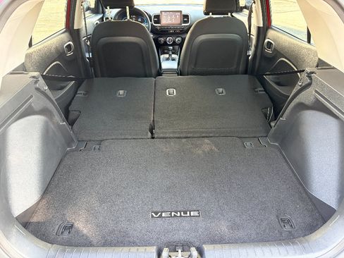 Used 2025 Hyundai Venue SEL FWD image 31