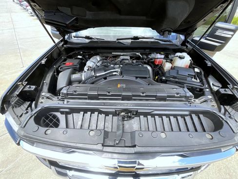 Used 2024 Chevrolet Silverado 2500 LT AWD/4WD image 25