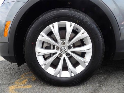 Used 2018 Volkswagen Tiguan SE FWD image 8