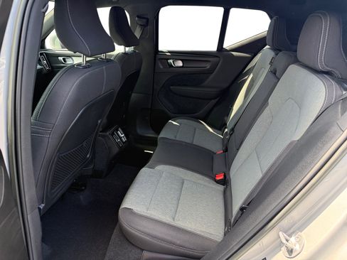 Used 2023 Volvo XC40 B5 Core AWD/4WD image 16