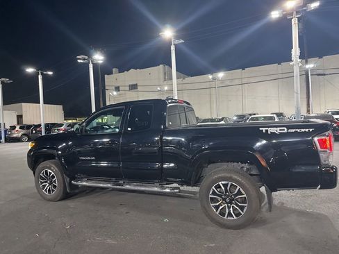 Used 2022 Toyota Tacoma TRD Sport w/ TRD Premium Sport Package image 13