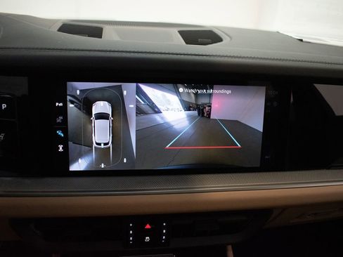 New 2026 Porsche Cayenne image 21