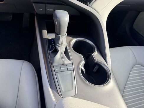 Certified 2022 Toyota Camry SE image 6