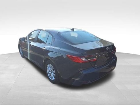 Used 2025 Toyota Camry LE image 4