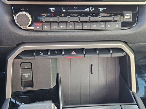 Used 2025 Toyota Sequoia Limited AWD/4WD image 34