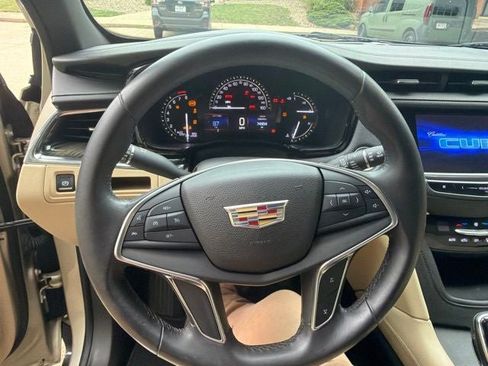 Used 2017 Cadillac XT5 FWD image 10