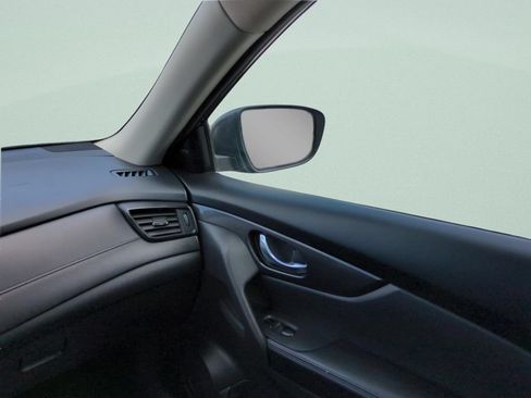 Certified 2018 Nissan Rogue SV FWD image 14