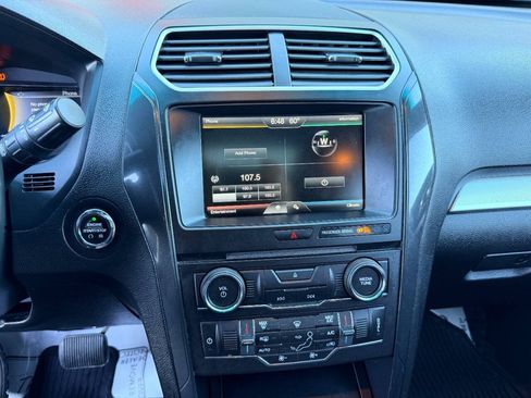 Used 2016 Ford Explorer XLT w/ Equipment Group 201A FWD image 34