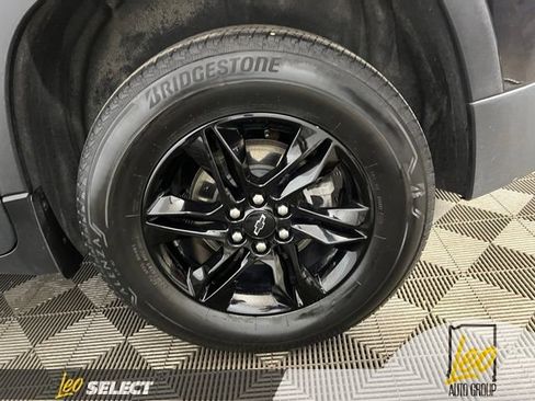 Used 2023 Chevrolet Traverse LT FWD image 21