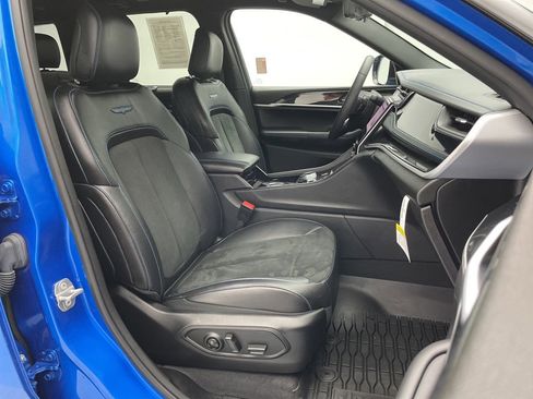 Used 2022 Jeep Grand Cherokee Trailhawk w/ Advanced Protech Group II image 60