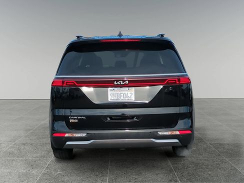 Used 2024 Kia Carnival SX Prestige image 4
