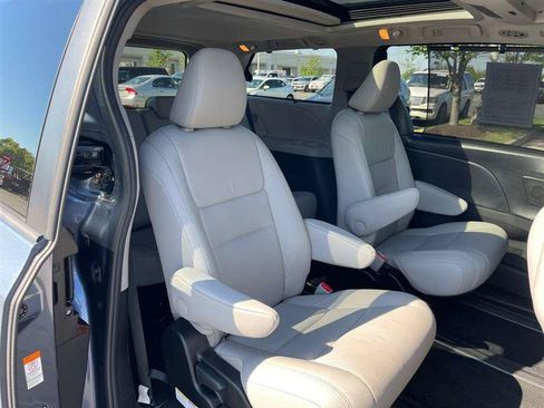 Used 2016 Toyota Sienna Limited Premium AWD/4WD image 35