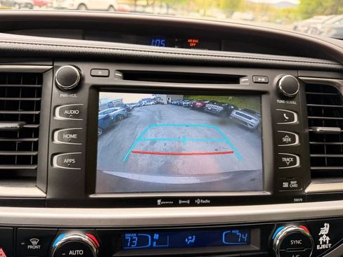 Used 2017 Toyota Highlander XLE AWD/4WD image 16