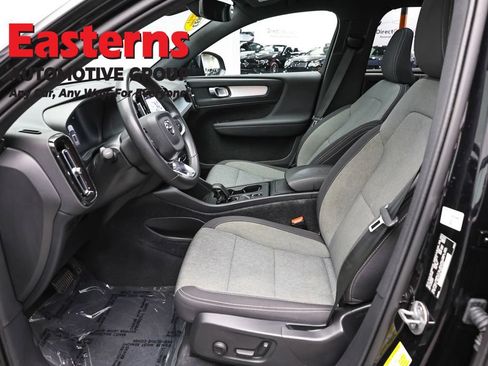 Used 2024 Volvo XC40 B5 Core AWD/4WD image 14