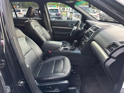 Used 2018 Ford Explorer XLT w/ Equipment Group 202A FWD image 15
