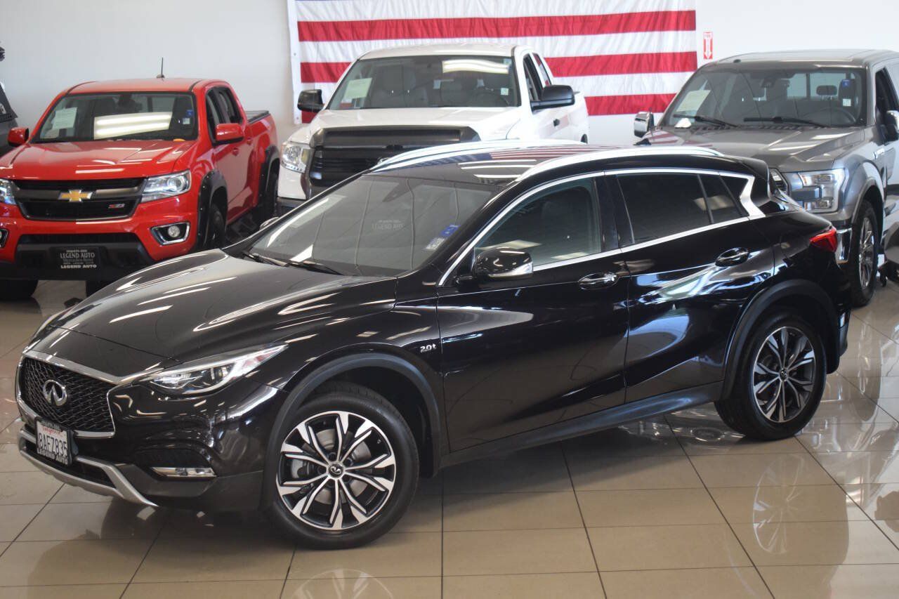Used 2018 INFINITI QX30 Premium w/ Navigation Package AWD/4WD image 3