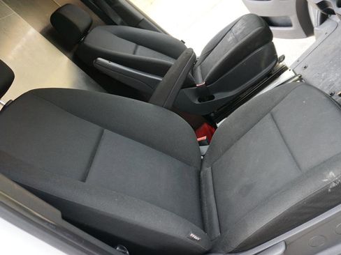 Used 2019 Freightliner Sprinter 170 RWD image 17