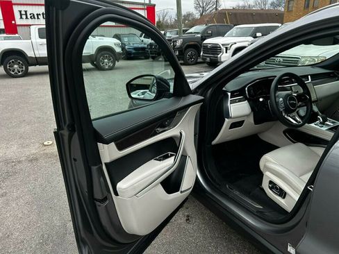 Used 2023 Jaguar F-PACE R-Dynamic S image 9